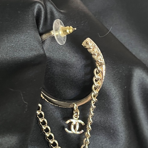 Chanel hoop earrings from the 2022 Fall/Winter collection (22B) - Picture 4 of 5